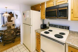 Oasis #18 Daytona Beach Shores Retreat-Walk To The Beach - 1