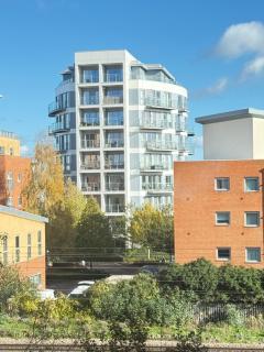 Modern St Albans City Station Apartment, Business, Contractors Short Term Let - 2