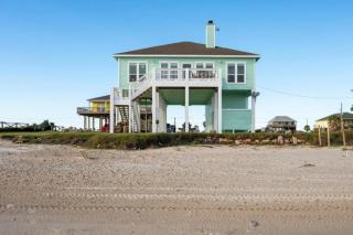 Paradise Beachfront Firepit Couples Retreat - 8