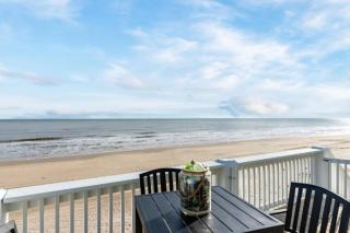 Paradise Beachfront Firepit Couples Retreat - 4