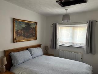 Cottage 1, a Cosy Retreat with Secure Parking - 0