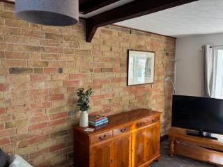 Cottage 1, a Cosy Retreat with Secure Parking - 6