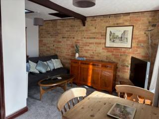 Cottage 1, a Cosy Retreat with Secure Parking - 5