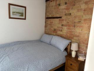 Cottage 1, a Cosy Retreat with Secure Parking - 2