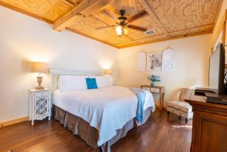 Mystic Hill Suites - 7