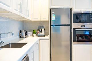 Luxury Seaview Apartment with a Private Balcony - 5