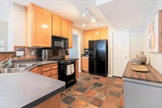 Union Crossroads in Salt Lake with Hot Tub and Park - 1