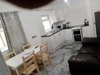 Modern Refurbished 2 bedrooms Flat- Ashton-Under-Lyne - 0