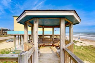 Prime Beachfront Private Gazebo Sleeps 14 - 9
