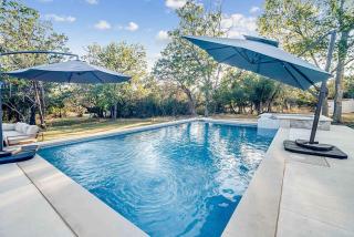 Luxe Poolside Retreat w/Sauna-Minutes from Downtown! - 2