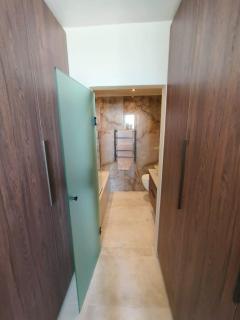 Dolphin Beach beachfront apartment, 3 bedroom-6 persons - 2