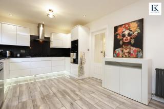 Modern Luxury Retreat In Swansea - Sleeps 10 - Free Parking - By EKLIVING - 7