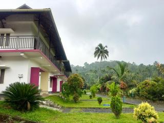 Karlad Lake Palace Waterfront Resort - 7