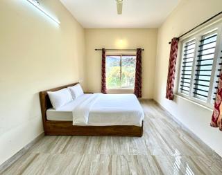 Karlad Lake Palace Waterfront Resort - 1