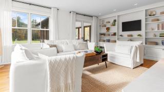 Modern Berkshires Farmhouse w Porch Fireplace Views Beaver Creek by AvantStay - 8