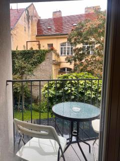 Quiet Central Stay & Parking Assistance - 8