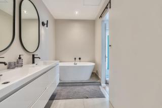 Trendy Sea Point Studio - 7