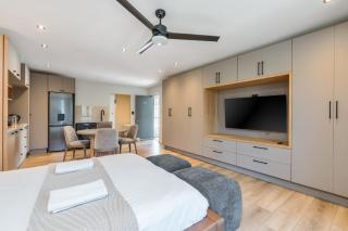 Trendy Sea Point Studio - 4