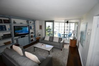 Lido Harbour Towers #507 Lido Key & Private Beach! - 1