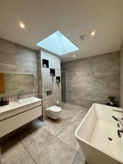 Charming Ensuite Retreat in a Premier Location - 5