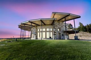 West Cabin- Yellowstone Family Retreat- Sled Hill - 0