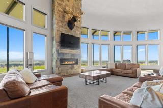 West Cabin- Yellowstone Family Retreat- Sled Hill - 1