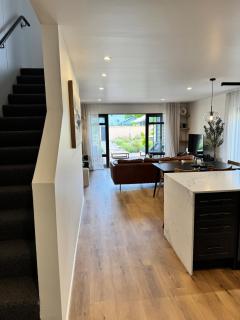 The Kings Domain, DUCHESS - Luxurious townhouse in the CBD! - 2