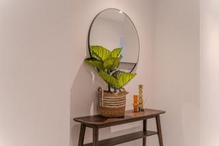 Luxuary 2BR Apt Sleeps 9, Wembley and Park Views - 9