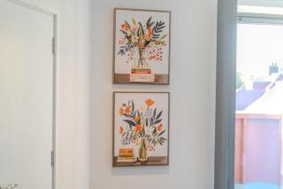 Luxuary 2BR Apt Sleeps 9, Wembley and Park Views - 1