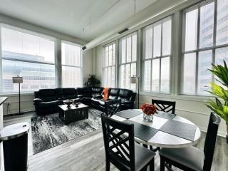 Luxurious Downtown Penthouse with Amazing Views - 2