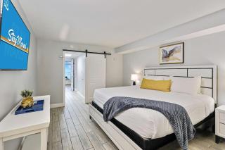 Vermosa by StayMareni - Oceanfront Suite - 9