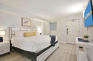 Vermosa by StayMareni - Oceanfront Suite - 5