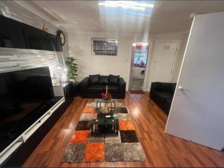 Stylish 3 bedroom house - 0