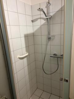 Bright and spacious 3 bedroom with balcony close to the city - 1