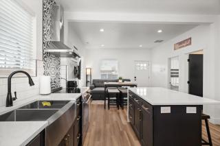 Updated Family Friendly Hillyard Gem NEW HOT TUB! - 2