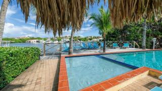 Tropical Treasure - Penthouse at the Spanish Water - 3
