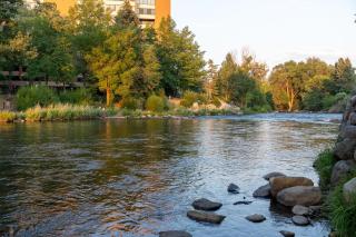 Dusk & Day Spa A Luxe Home & Spa near The River - 1