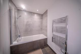 Luxury 3BR Apt Sleeps 10, Wembley & Park Views - 8