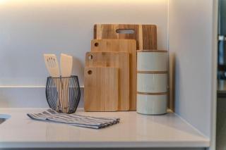 Luxury 3BR Apt Sleeps 10, Wembley & Park Views - 2