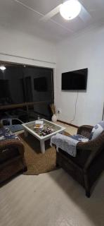 Lazey Bazely Beach Cottage - 5