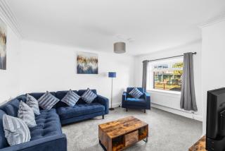 Spacious, peaceful 4BR, 2 Bathroom Near Montrose Port - 0