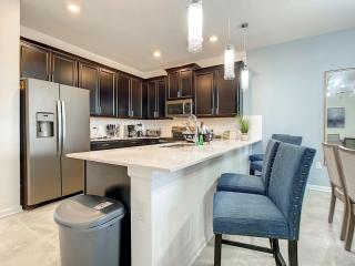 Luxury 3BR Vacay with 2 clubhouses & Waterpark - 7