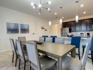 Luxury 3BR Vacay with 2 clubhouses & Waterpark - 5