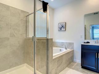 Luxury 3BR Vacay with 2 clubhouses & Waterpark - 2