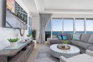 Impressive & beautiful 3 bedroom end unit Ocean Front Encantame C-1901 - 7