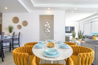 Gorgeous 2 bedroom condo Encantame Towers Velero 904 - 2