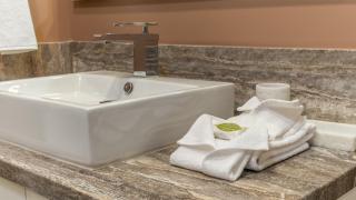 Luxurious 2 Bedroom Ground floor Condo W104 - 2