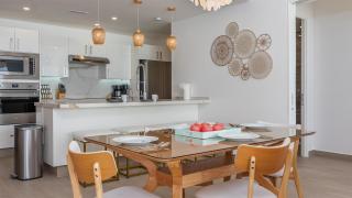 Modern 2 BR Condo at Encantame Towers Viento 2204 - 2