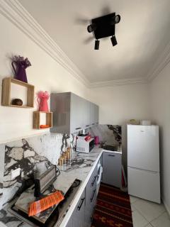 2 bedrooms, living room, security, free parking, central - 2