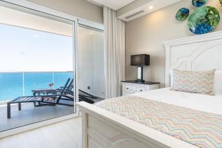 Modish 2 BR Condo at Encantame Towers Velero 2204 - 4